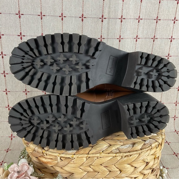 Bella Vita “Connery” Chelsea Boot Lug Sole Leather Ankle Boots Sz 10 Wide Comfy - Picture 5 of 8